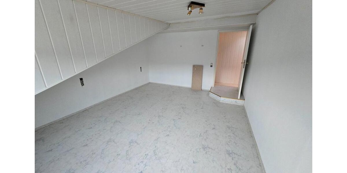 Etagenwohnung Saarbrücken Brebach-Fechingen - 5 Zimmer, 155 m&sup2;, 195.000&euro; | Angebot:26111977