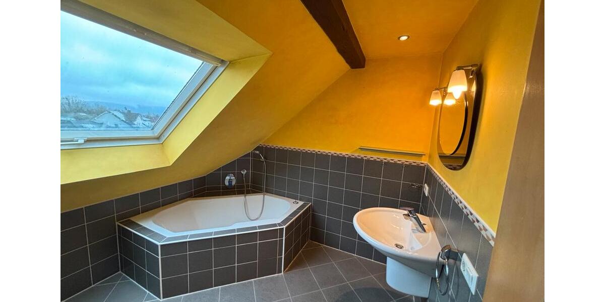 Dachgeschoßwohnung Homburg - 2 Zimmer, 75 m&sup2;, 700&euro; | Angebot:25932873