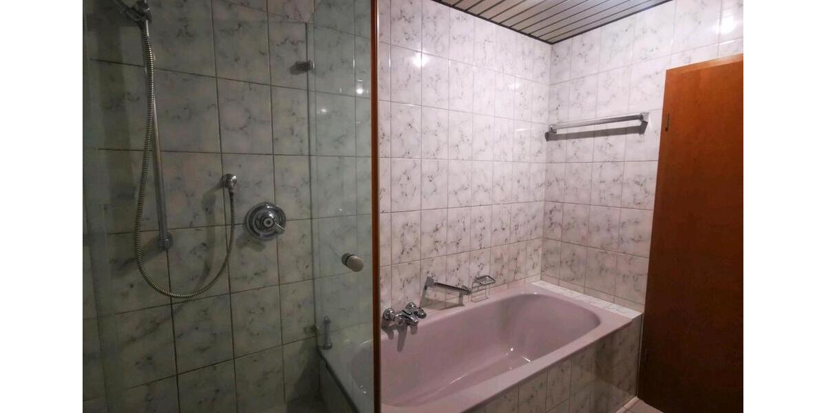 Etagenwohnung Saarbrücken Eschberg - 4 Zimmer, 100 m&sup2;, 900&euro; | Angebot:25177222