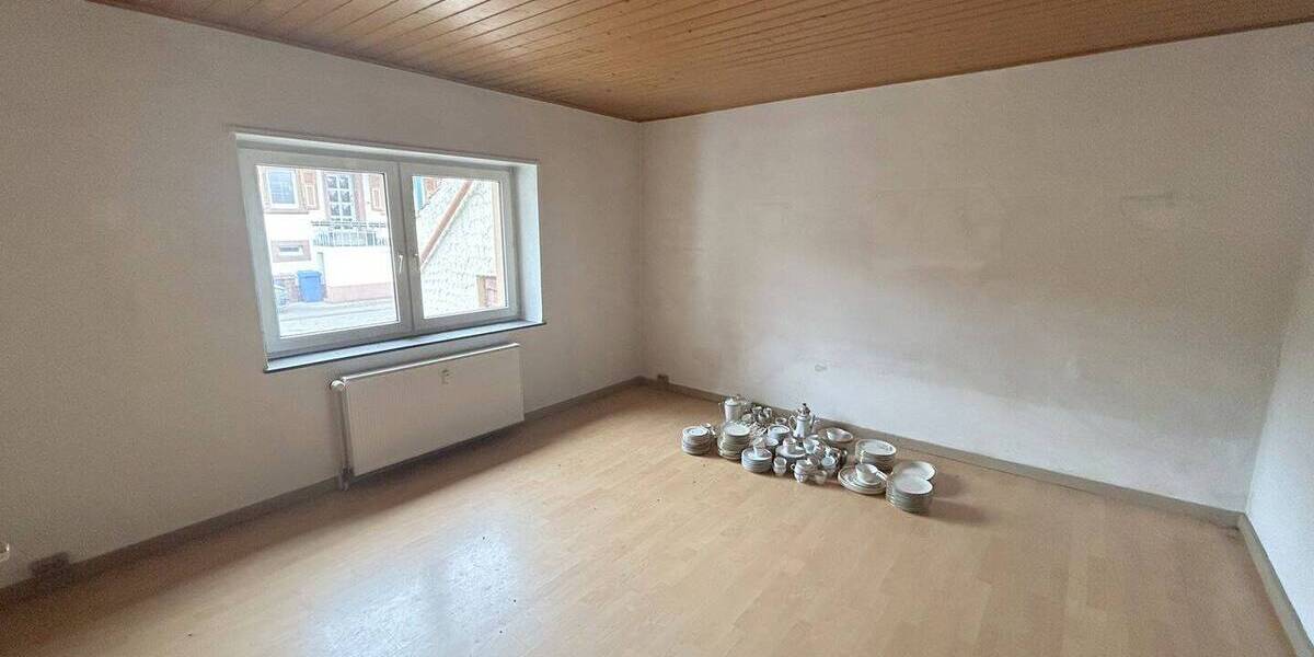 Mehrfamilienhaus, Wohnhaus Thaleischweiler-Fröschen / Thalfröschen Thalfröschen - 6 Zimmer, 219 m&sup2;, 199.000&euro; | Angebot:25684592
