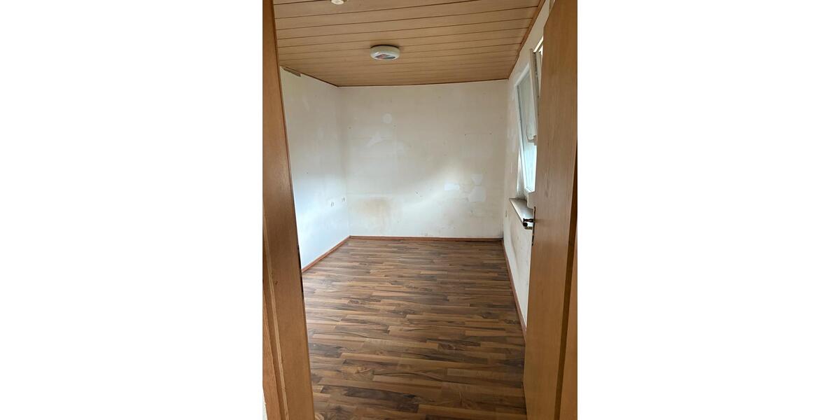 Dachgeschoßwohnung Friedrichsthal - 4 Zimmer, 90 m&sup2;, 750&euro; | Angebot:24651021