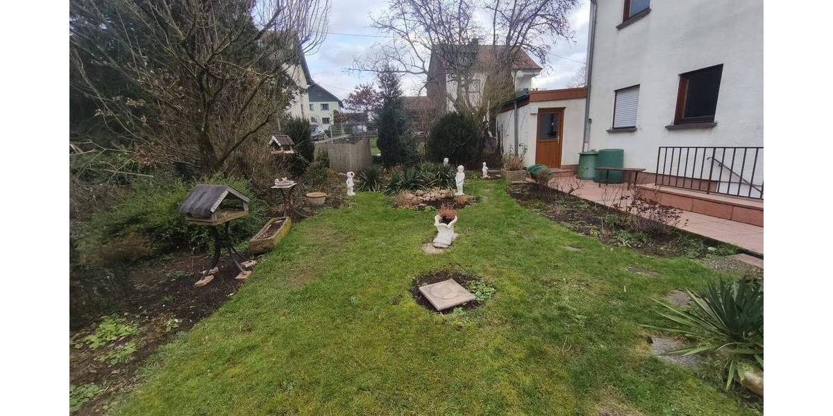 Attraktives Zweifamilienhaus in ruhiger Lage - Mehrfamilienhaus, Wohnhaus Schiffweiler Landsweiler | Angebot:26146960