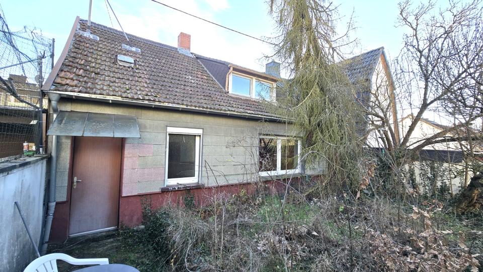 Reihenhaus Saarbrücken Dudweiler - 5 Zimmer, 110 m&sup2;, 100.000&euro; | Angebot:25232701