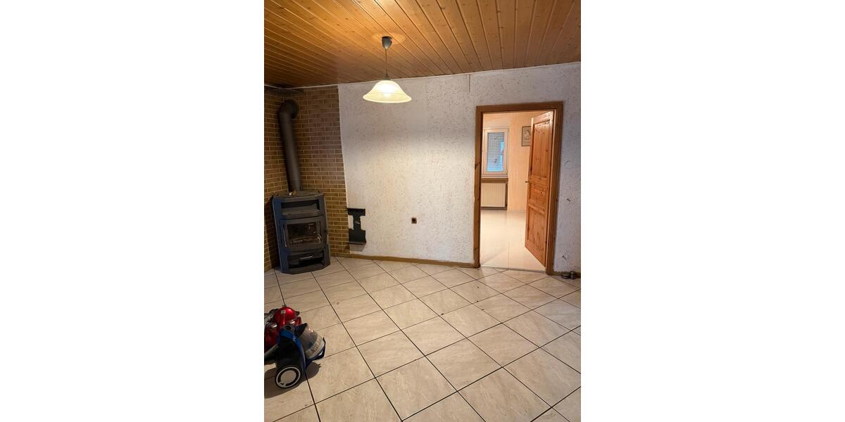 Einfamilienhaus Bexbach - 7 Zimmer, 140 m&sup2;, 136.000&euro; | Angebot:24397424