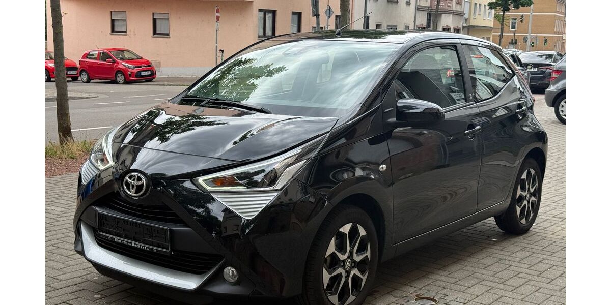 Toyota Aygo (X) 21.200 km 10.900 &euro; Saarbrücken - Burbach 66115