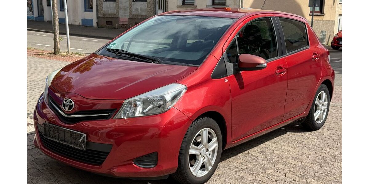 Toyota Yaris 180.000 km 4.500 &euro; Saarbrücken - Burbach 66115