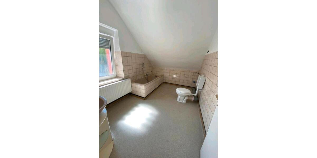 Dachgeschoßwohnung Sulzbach (Saar) - 5 Zimmer, 125 m&sup2;, 750&euro; | Angebot:26536781