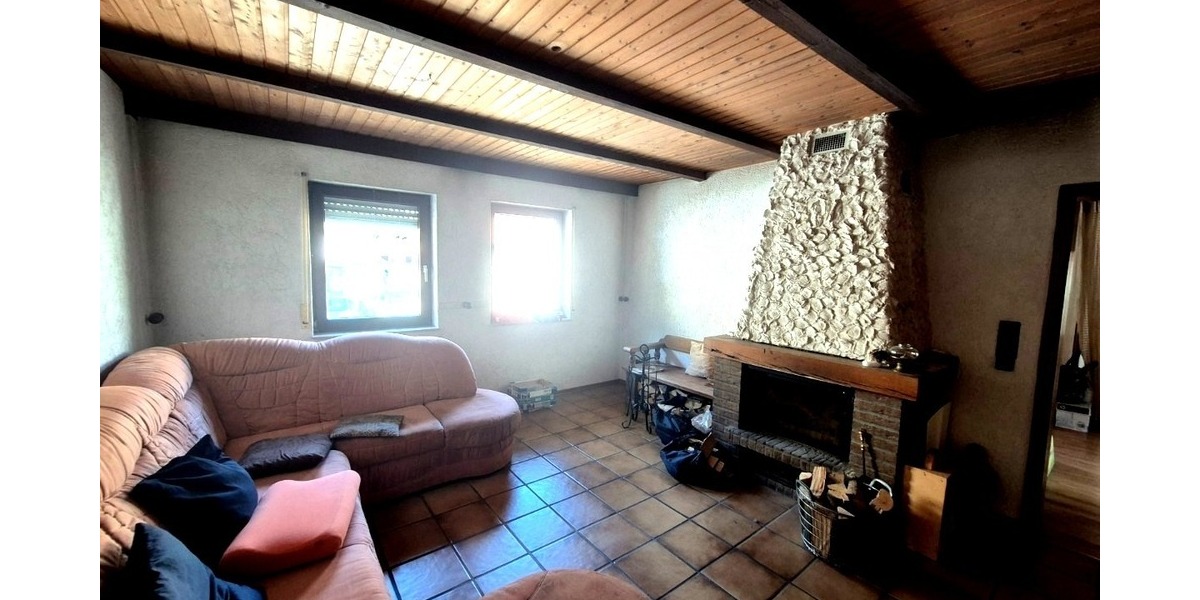 Vielseitiges Zweifamilienhaus mit Gewerbemöglichkeit, zahlreichen Stellplätzen u. idyllischem Garten - Zweifamilienhaus Friedelhausen Friedelhausen | Angebot:22137659