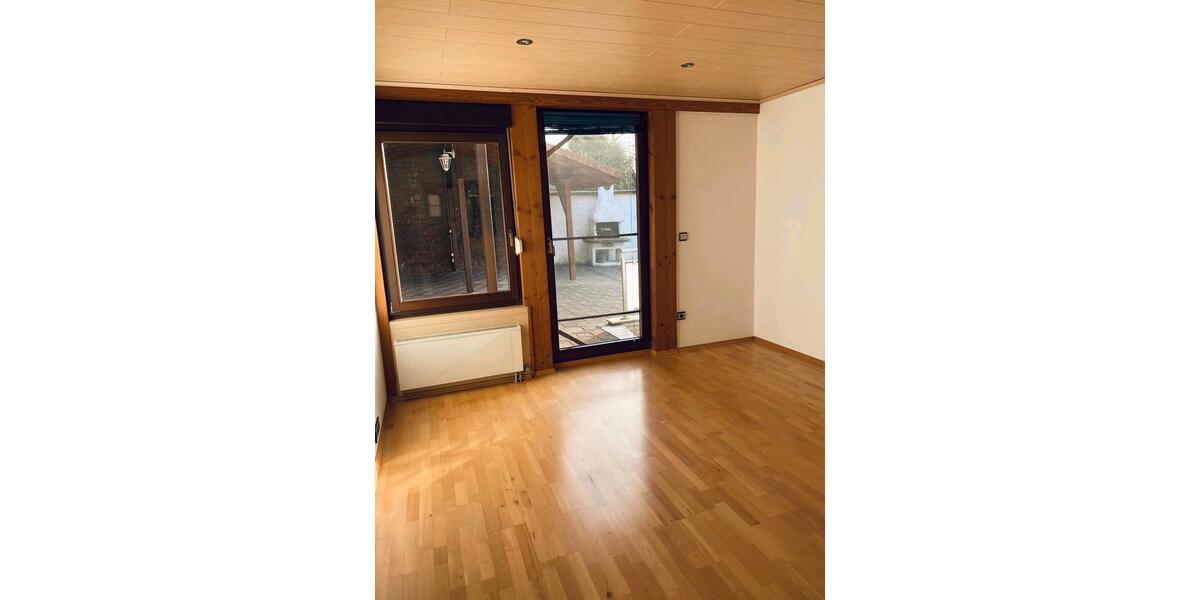 Einfamilienhaus Weilerbach - 8 Zimmer, 226 m&sup2;, 1.900&euro; | Angebot:25307721