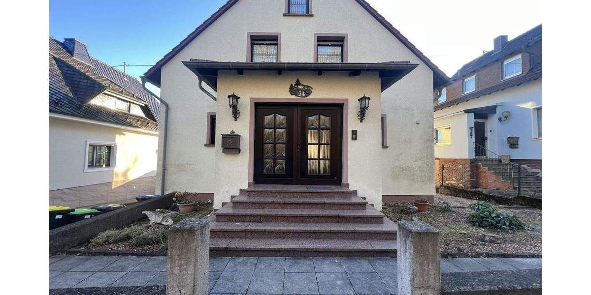 Einfamilienhaus Neunkirchen Innenstadt - 6 Zimmer, 210 m&sup2;, 395.000&euro; | Angebot:25755189