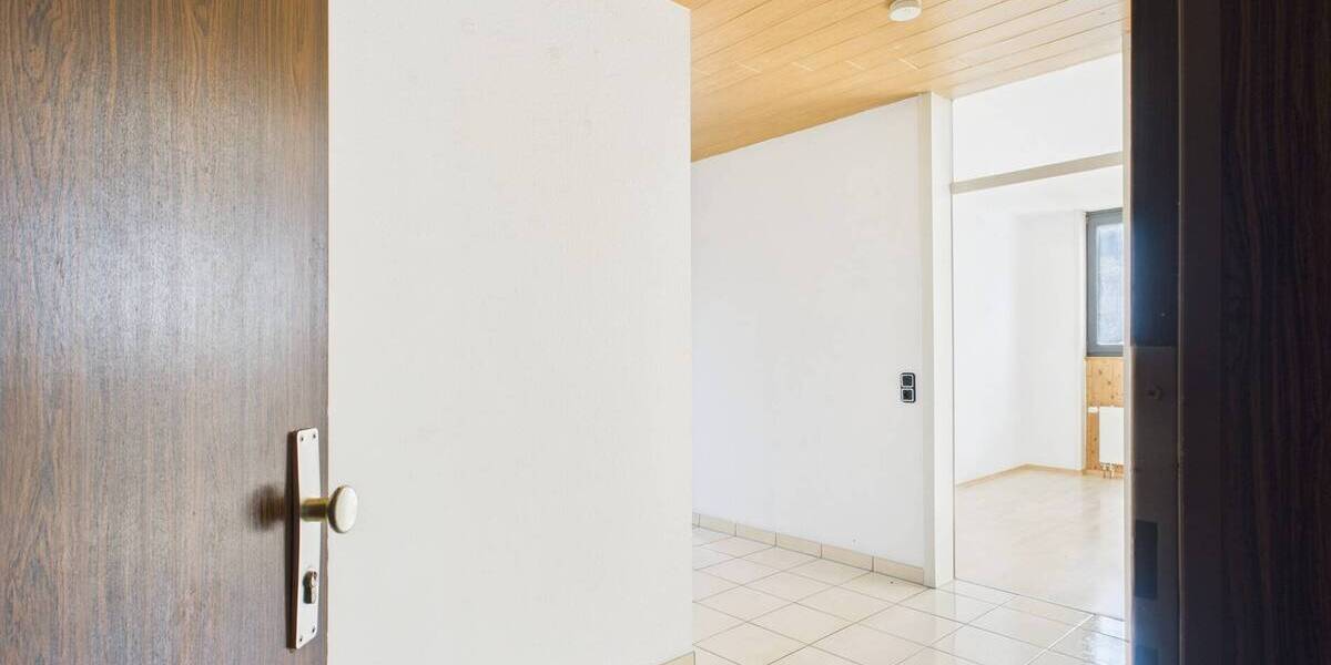 Etagenwohnung Neunkirchen/Saar Innenstadt - 3 Zimmer, 92 m&sup2;, 129.000&euro; | Angebot:25726195