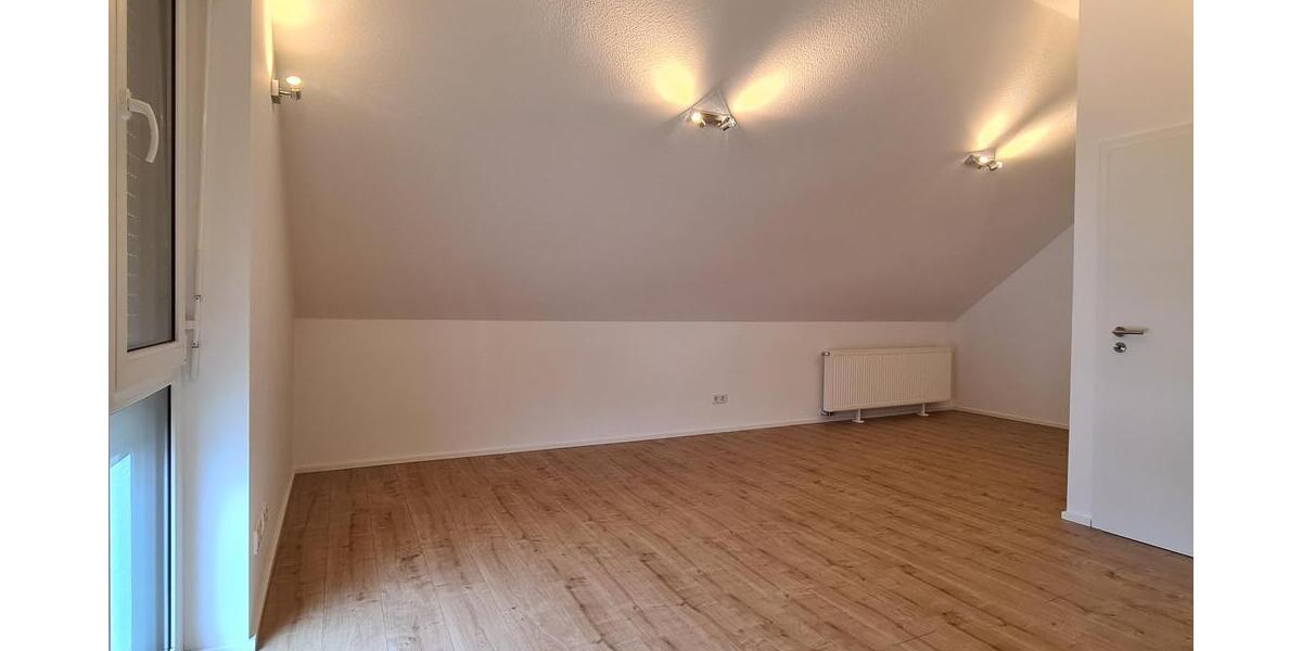 Einziehen und Wohlfühlen - Lichtdurchflutetes Wohnhaus, NB-Erstbezug, in idyllischer Stadtrandlage - Doppelhaushälfte Homburg | Angebot:12496894