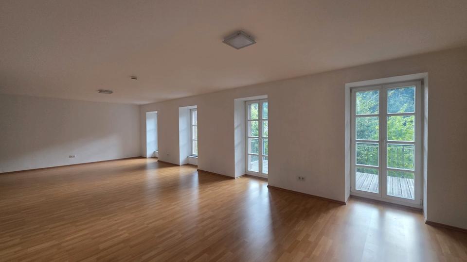Etagenwohnung Quierschied - 4 Zimmer, 150 m&sup2;, 1.250&euro; | Angebot:25998936