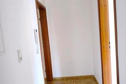 Wohnung Saarbrücken West - 3 Zimmer, 75 m&sup2;, 600&euro; | Angebot:27532925