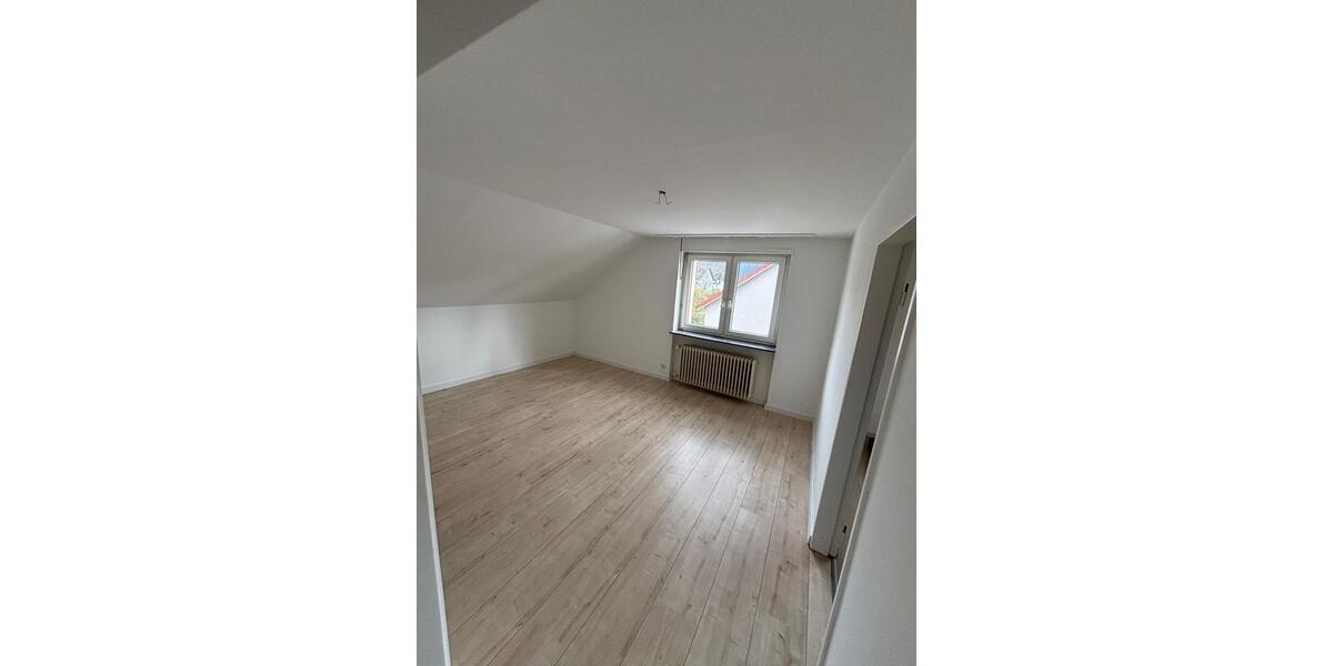 Etagenwohnung Saarbrücken Brebach-Fechingen - 4 Zimmer, 90 m&sup2;, 1.050&euro; | Angebot:25645672
