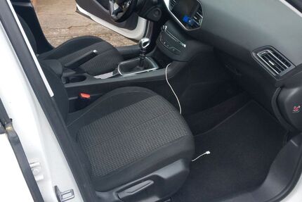 Peugeot 308 109.600 km 7.799 &euro; Saarbrücken 66113