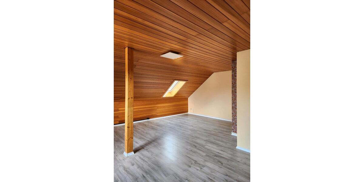 Dachgeschoßwohnung Homburg - 3 Zimmer, 77 m&sup2;, 970&euro; | Angebot:25395692