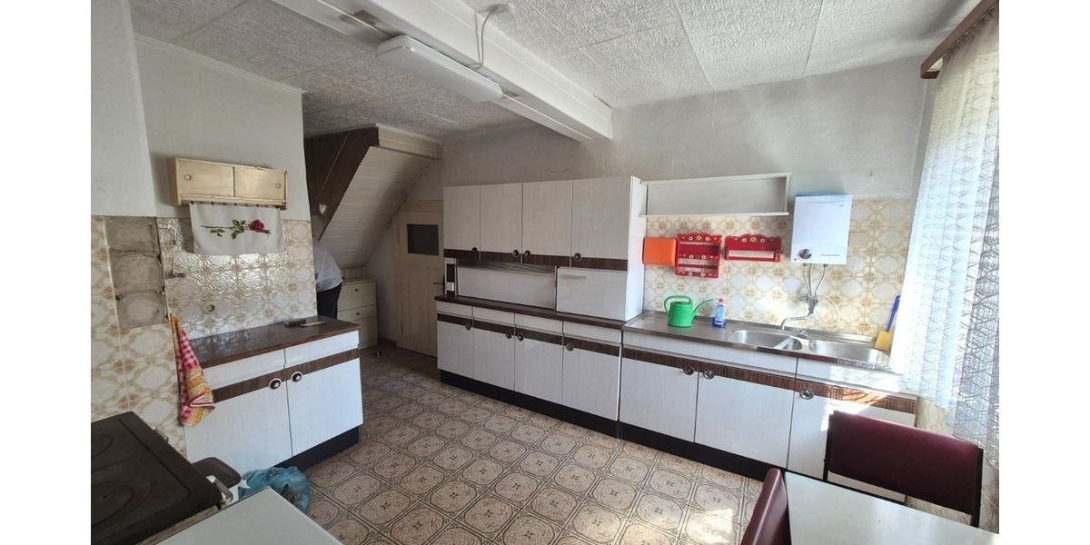 Vielseitiges Zweifamilienhaus mit Gewerbemöglichkeit, zahlreichen Stellplätzen u. idyllischem Garten - Zweifamilienhaus Friedelhausen Friedelhausen | Angebot:22137659