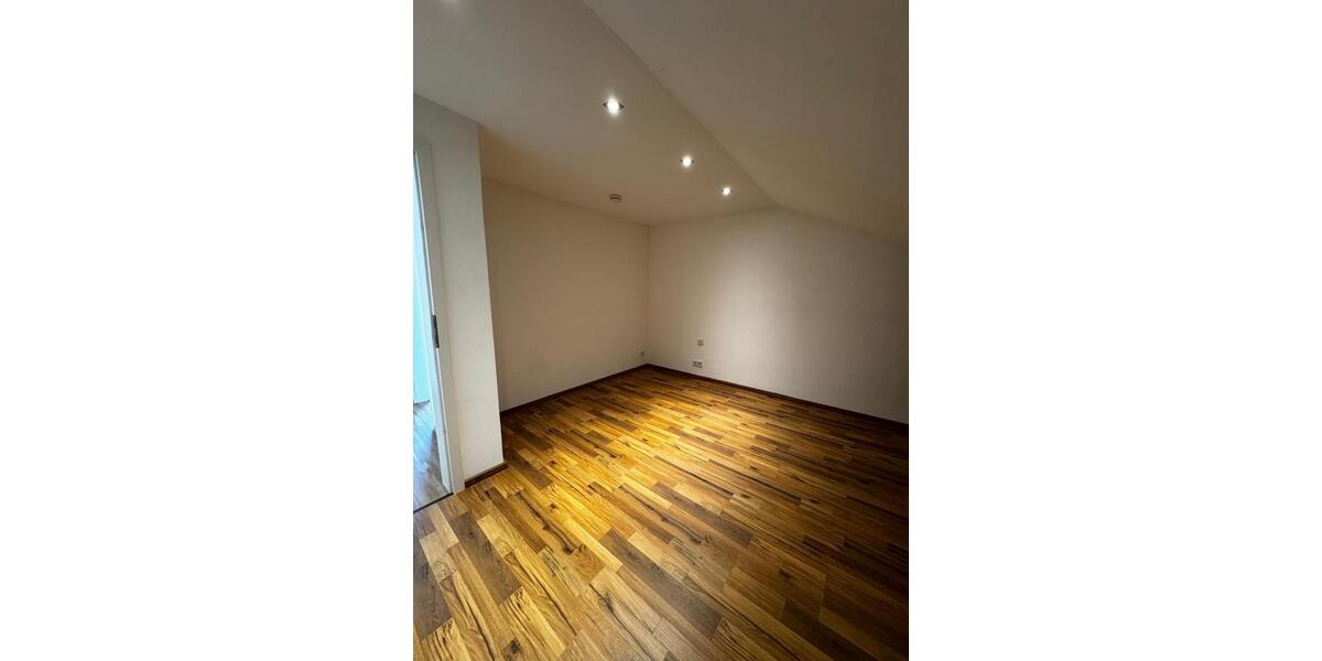 Dachgeschoßwohnung Bechhofen - 3 Zimmer, 75 m&sup2;, 650&euro; | Angebot:26261582