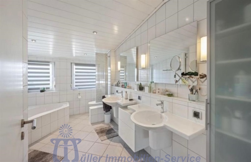 Repräsentatives Traumhaus mit Fernblick in bevorzugter Stadtrandlage von Zweibrücken - Villa Zweibrücken | Angebot:10658553