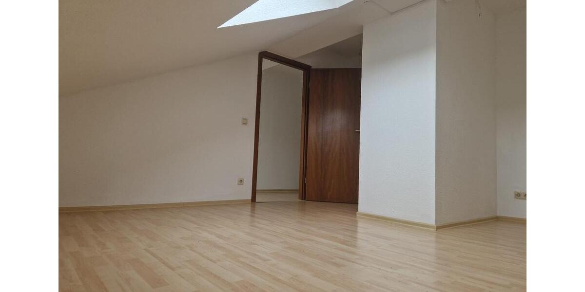 Dachgeschoßwohnung Saarbrücken Kieselhumes - 3.5 Zimmer, 115 m&sup2;, 995&euro; | Angebot:25973610