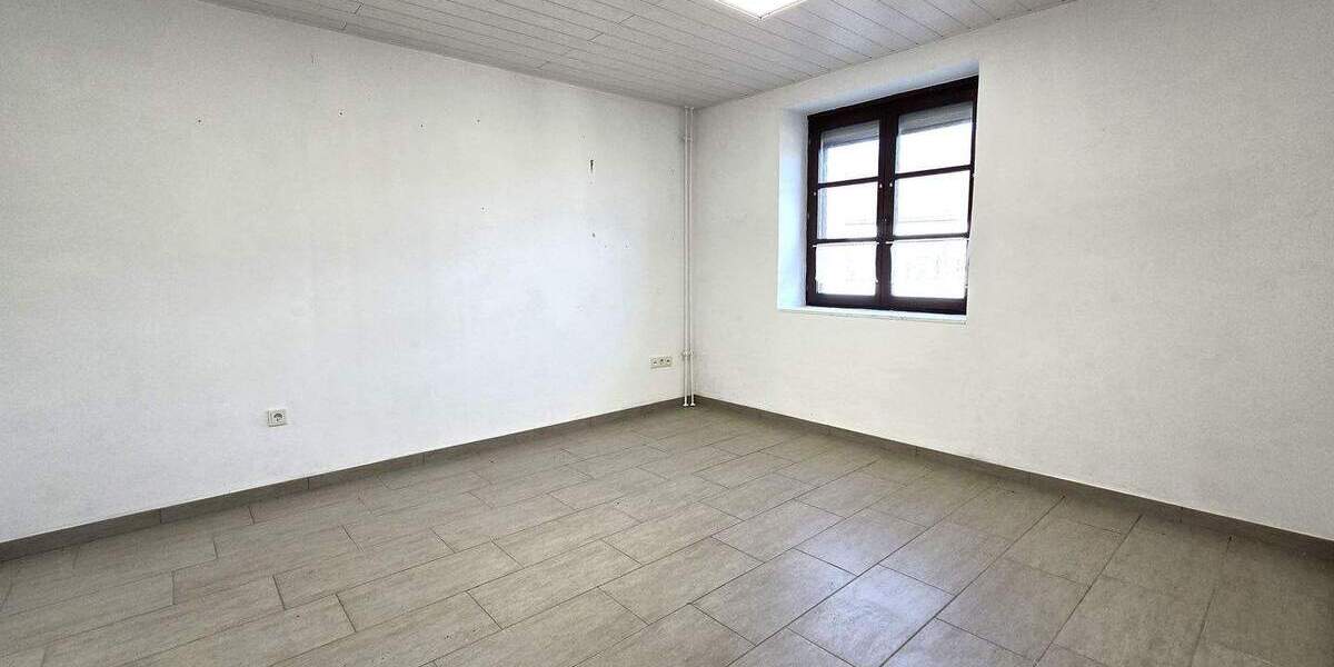 Einfamilienhaus Mandelbachtal Heckendalheim - 8 Zimmer, 180 m&sup2;, 259.000&euro; | Angebot:25677418