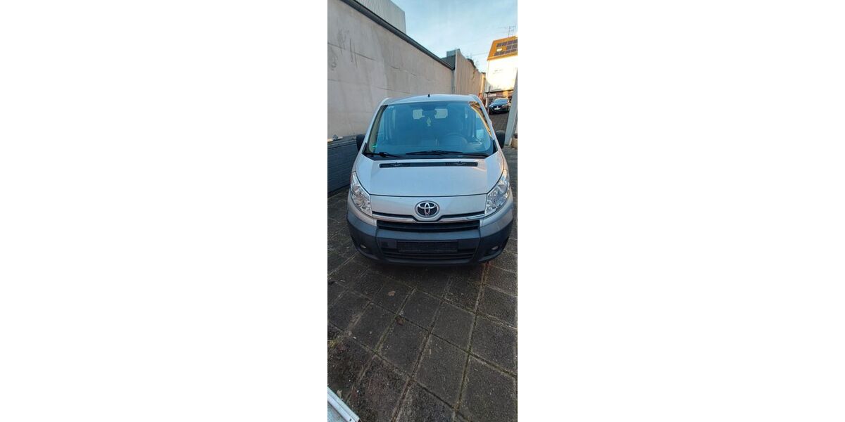 Toyota Proace (Verso) 183.000 km 7.400 &euro; Saarbrücken 66130