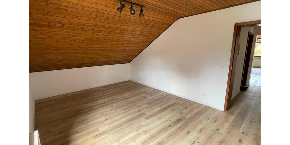 Dachgeschoßwohnung Altenglan - 4 Zimmer, 84 m&sup2;, 880&euro; | Angebot:26331350