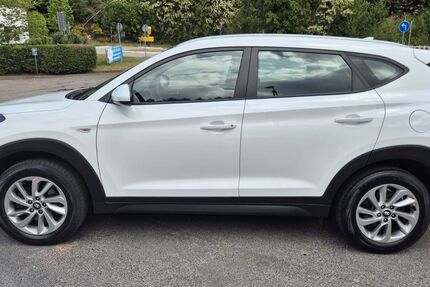 Hyundai TUCSON 140.000 km 12.900 &euro; CLAUSEN 66978