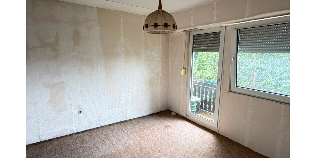 Potenzialstarkes Sanierungsobjekt: Freistehendes Ein- oder Zweifamilienhaus in Waldfischbach - Zweifamilienhaus Waldfischbach-Burgalben Rheinland-Pfalz | Angebot:27178787