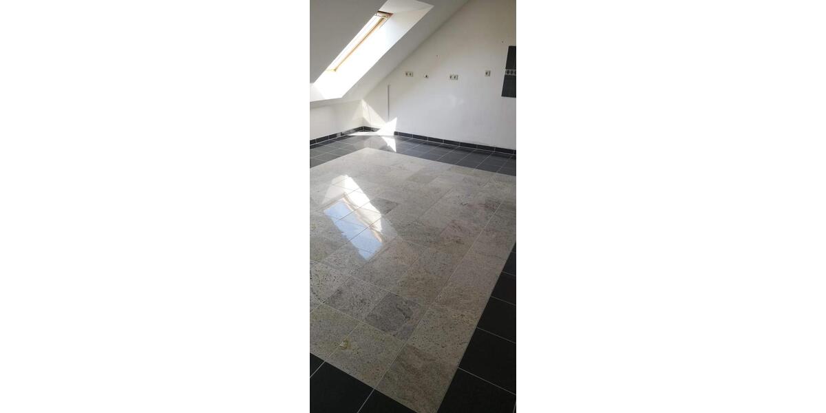 Dachgeschoßwohnung Schiffweiler - 4 Zimmer, 85 m&sup2;, 600&euro; | Angebot:25996937