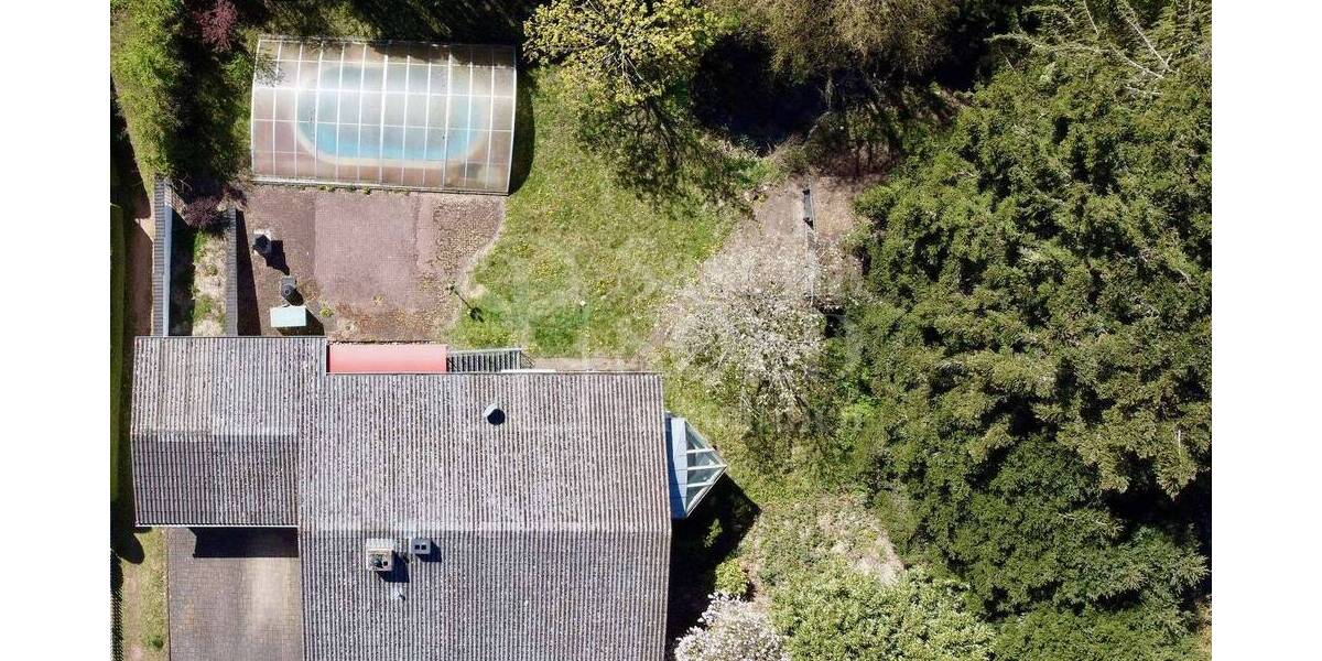 Großzügige Liegenschaft in ruhiger Waldrandlage - Pool, Sauna, Wintergarten, Balkon u. Doppelgarage - Einfamilienhaus Spiesen-Elversberg Elversberg | Angebot:26178654