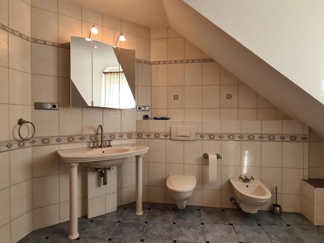 Exklusives neuwertiges Wohnhaus in schöner Stadtrandlage - Einfamilienhaus Homburg | Angebot:26882575
