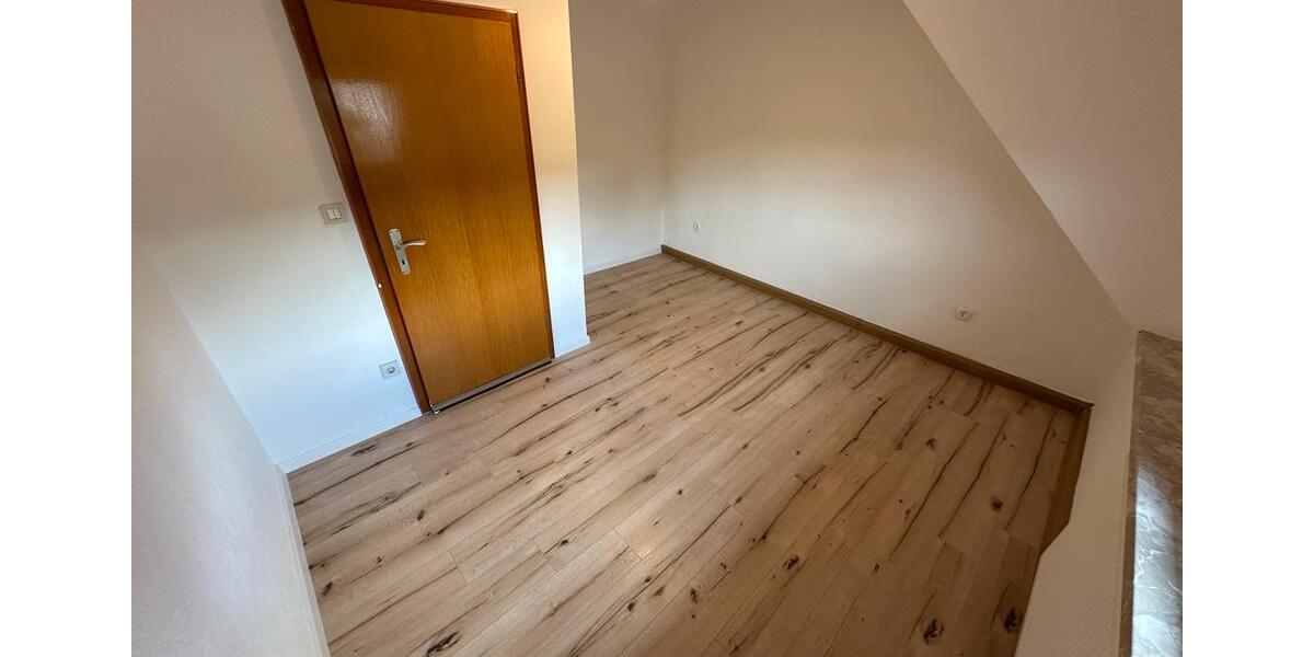Dachgeschoßwohnung Marpingen - 3 Zimmer, 90 m&sup2;, 730&euro; | Angebot:26021107