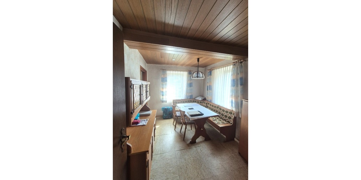 Vielseitiges Zweifamilienhaus mit Gewerbemöglichkeit, zahlreichen Stellplätzen u. idyllischem Garten - Zweifamilienhaus Friedelhausen Friedelhausen | Angebot:22137659