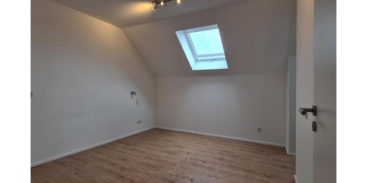 Einziehen und Wohlfühlen - Lichtdurchflutetes Wohnhaus, NB-Erstbezug, in idyllischer Stadtrandlage - Doppelhaushälfte Homburg | Angebot:12496894