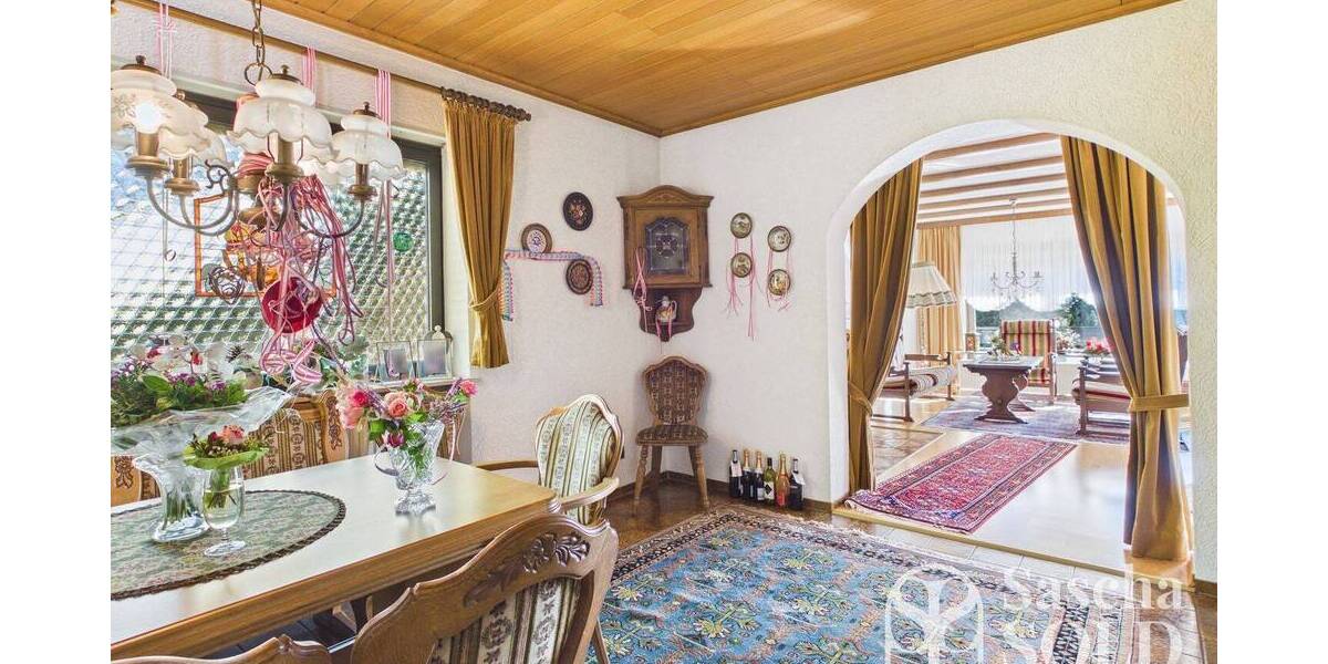 Großes Einfamilienhaus in begehrter Lage von Oberwürzbach, St. Ingbert mit Terrasse und Südbalkon - Einfamilienhaus Sankt Ingbert Oberwürzbach | Angebot:26161394