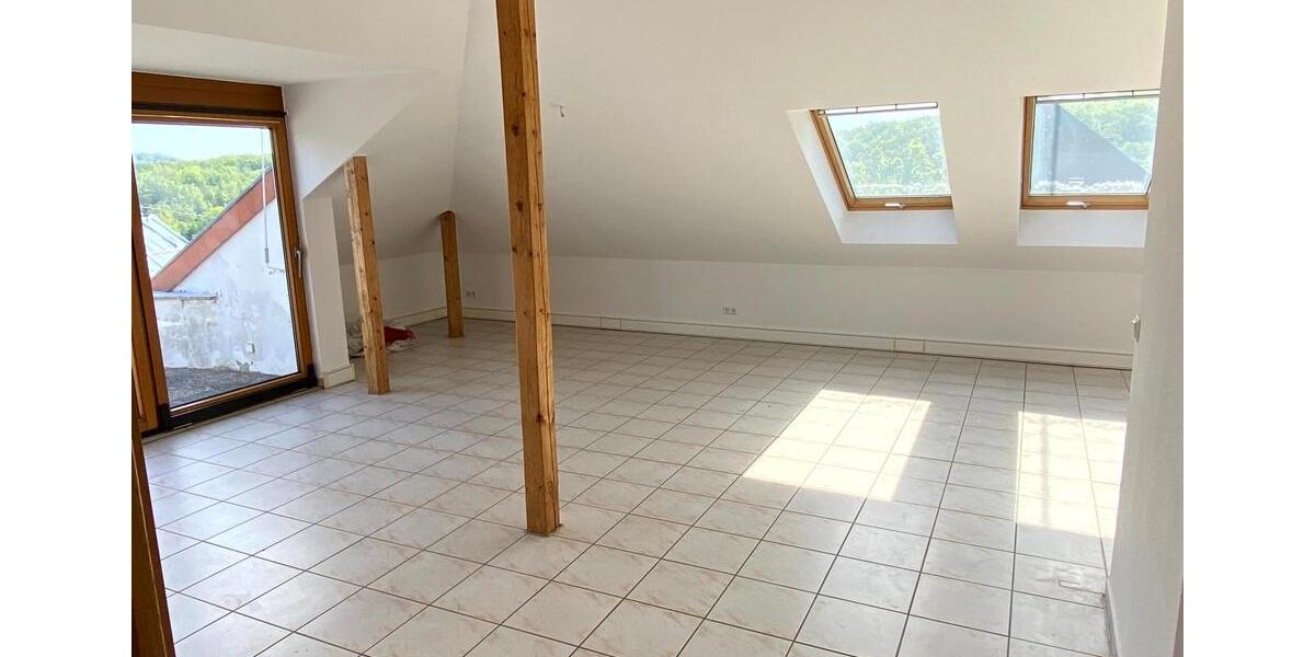 Dachgeschoßwohnung Schiffweiler - 2 Zimmer, 75 m&sup2;, 610&euro; | Angebot:25172676