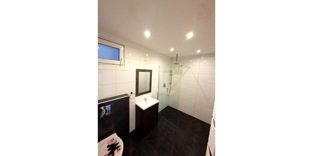Etagenwohnung Neunkirchen/Saar Innenstadt - 2 Zimmer, 95 m&sup2;, 115.000&euro; | Angebot:25673997