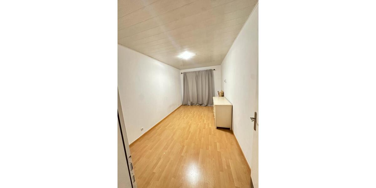 Etagenwohnung Saarbrücken - 4 Zimmer, 130 m&sup2;, 220.000&euro; | Angebot:26049100