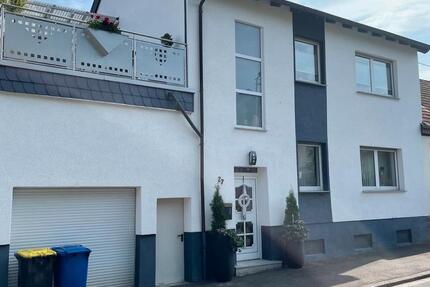 Haus Neunkirchen Heinitz - 8 Zimmer, 250 m&sup2;, 375.000&euro; | Angebot:23120743