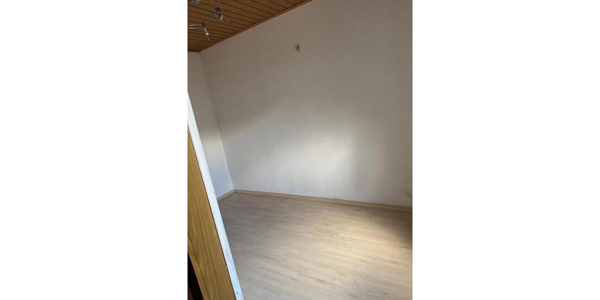 Etagenwohnung Sankt Ingbert - 3 Zimmer, 80 m&sup2;, 700&euro; | Angebot:25957202