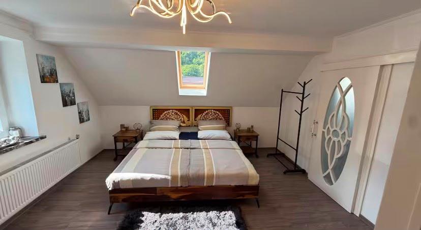 Einfamilienhaus Pfeffelbach - 7 Zimmer, 180 m&sup2;, 265.000&euro; | Angebot:26821926