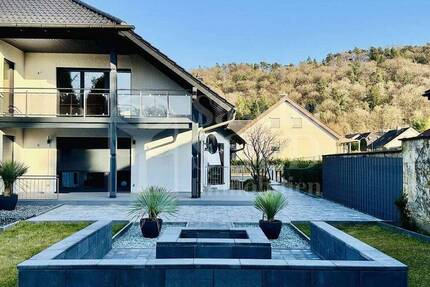 Luxuriöse Liegenschaft in Kirkel - mit Stellplätzen, Doppelgarage & Garten - keine Käuferprovision! - Haus Kirkel Kirkel-Neuhäusel | Angebot:26120749