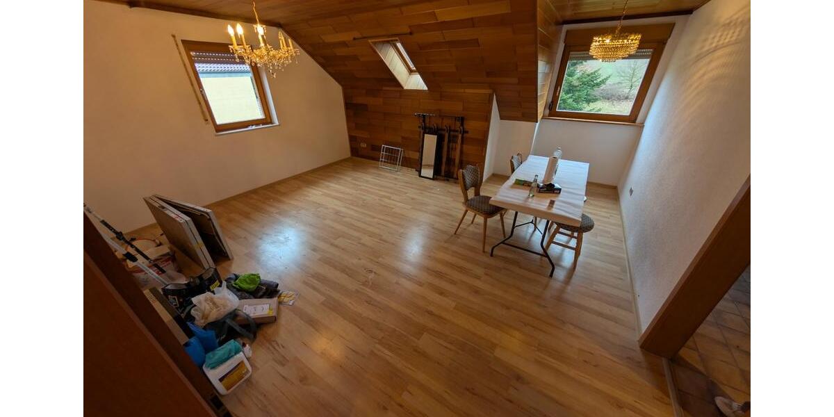 Dachgeschoßwohnung Queidersbach - 3 Zimmer, 98 m&sup2;, 1.250&euro; | Angebot:25280682