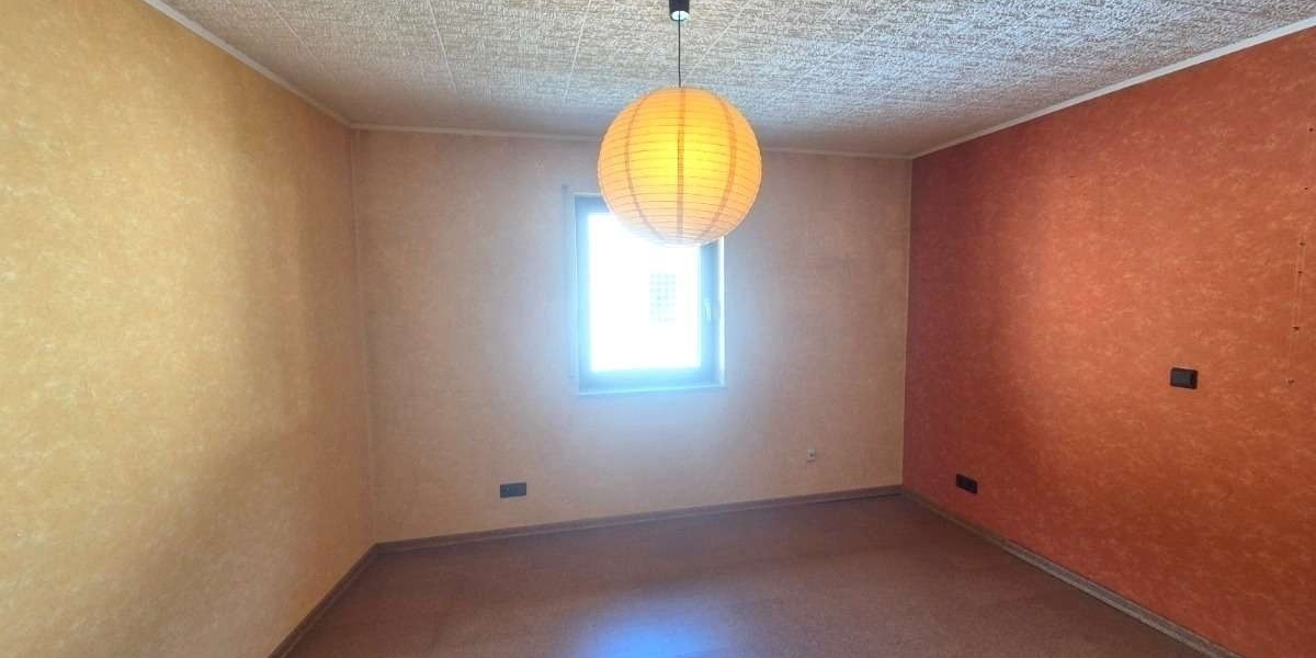 Vielseitiges Zweifamilienhaus mit Gewerbemöglichkeit, zahlreichen Stellplätzen u. idyllischem Garten - Mehrfamilienhaus, Wohnhaus Friedelhausen Friedelhausen | Angebot:27131029
