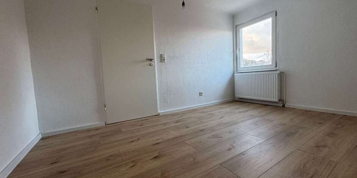 Sanierte 2-Zimmer-Dachgeschosswohnung mit neuem Bad in Ensheim - Dachgeschoßwohnung Saarbrücken-Halberg Halberg | Angebot:26931577