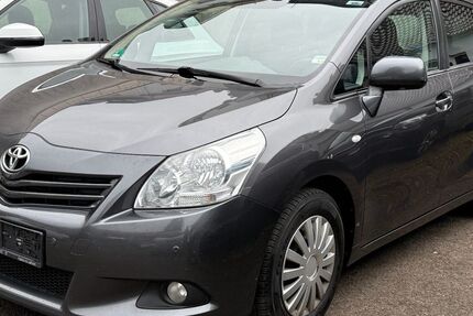 Toyota Verso 235.600 km 5.200 &euro; Saarbrücken - Burbach 66115