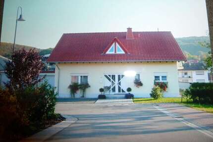 Haus Erzenhausen - 6 Zimmer, 252 m&sup2;, 575.000&euro; | Angebot:25925640