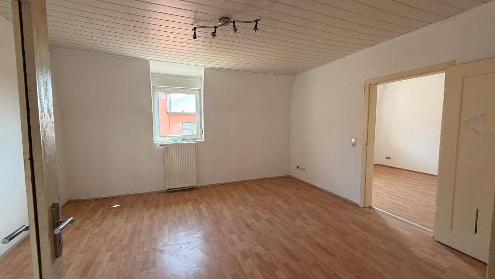 Reihenmittelhaus Pirmasens Innenstadt - 7 Zimmer, 181 m&sup2;, 159.000&euro; | Angebot:26261505